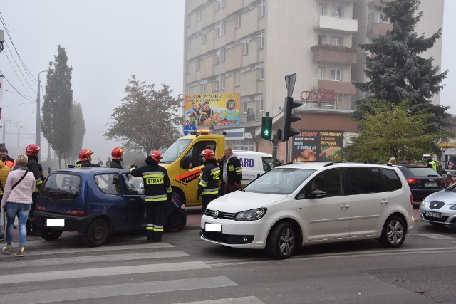 Częstochowa: Zderzenie samochodów osobowych na ulicy Jasnogórskiej i alei Armii Krajowej