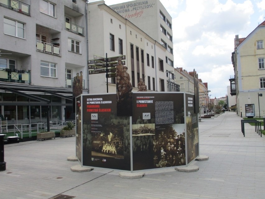 Wystawa z okazji 100. rocznicy III powstania śląskiego na ul. Krakowskiej w Opolu 