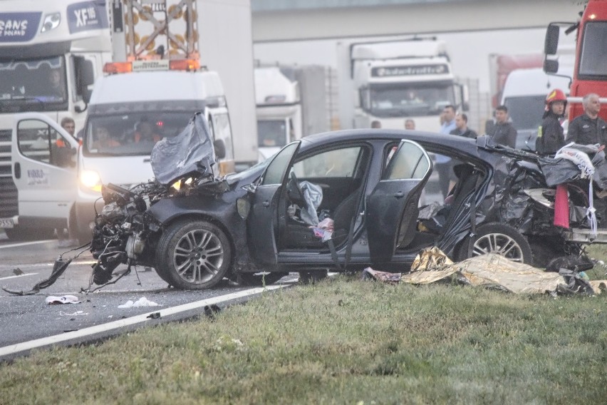 Dwoje dzieci zginęło w wypadku na autostradzie A2 pod...