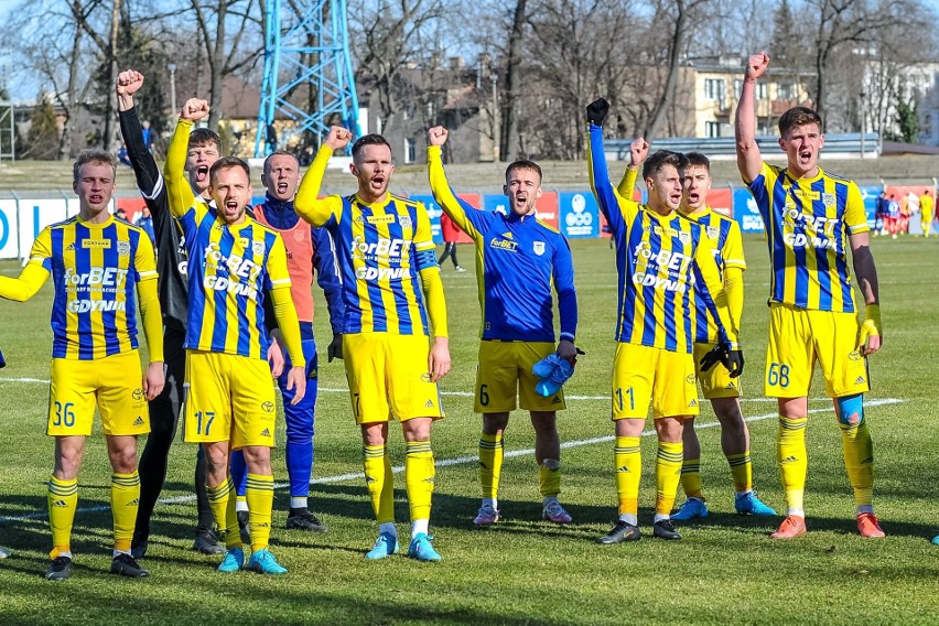 Fortuna 1. Liga. Piorunująca pierwsza połowa i pewne zwycięstwo Arki Gdynia w Opolu! Znakomita passa żółto-niebieskich trwa! 