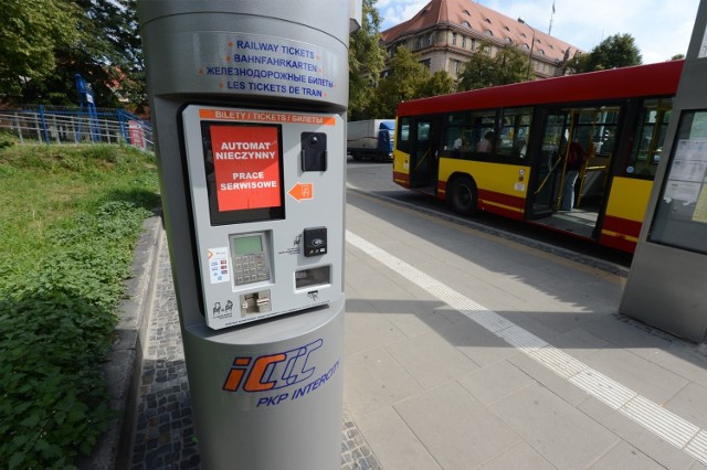 We Wrocławiu Mennica Polska zainstalowała 17 biletomatów, w których można było zakupić bilety na pociągi PKP Intercity. Teraz część z nich zniknęła/zdjęcie ilustracyjne