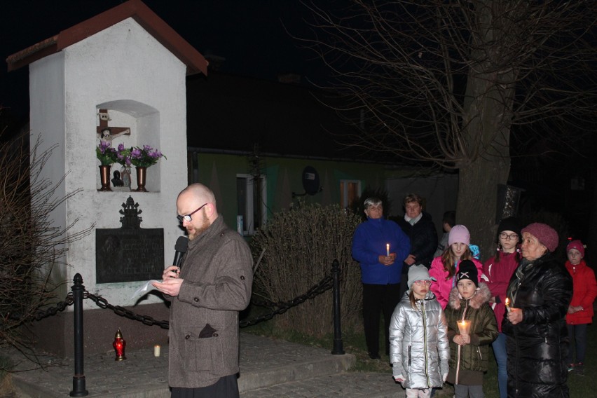 Gdów - Niegowić. Przeszli śladami ks. Karola Wojtyły. Tym razem był to rodzinny Biały Marsz