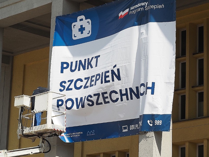 Program szczepień przeciw COVID-19 przyspiesza. Po trzech...