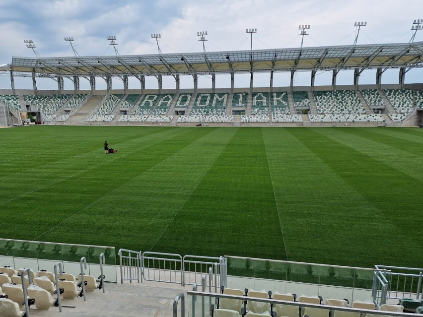 Nowy stadion Radomiaka Radom i świeżo ułożona murawa robią coraz większe wrażenie. Zobacz najnowsze zdjęcia