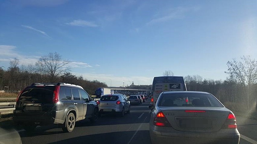 Wypadek na autostradzie A4 w Katowicach spowodował ogromne...