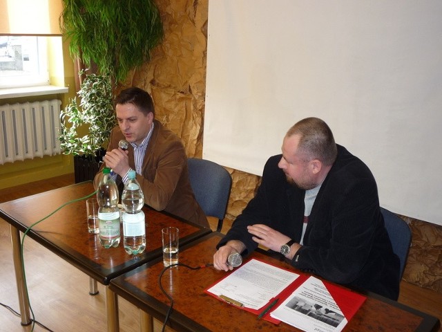 Rozmowę przeprowadził Tomasz Skibiński, a dziennikarz odpowiadając na każde zadane pytanie, opowiedział o swojej wieloletniej karierze reportera radiowego i telewizyjnego.