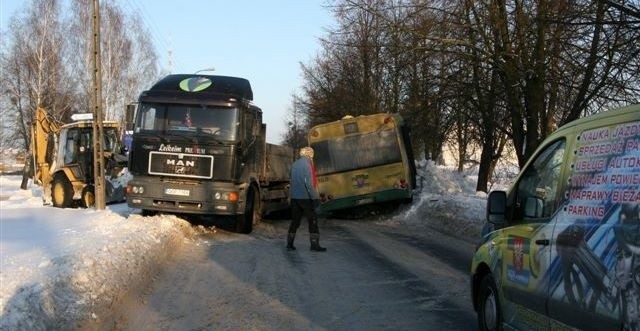 Nawierzchnia ul. Przemysłowej jest bardzo śliska.