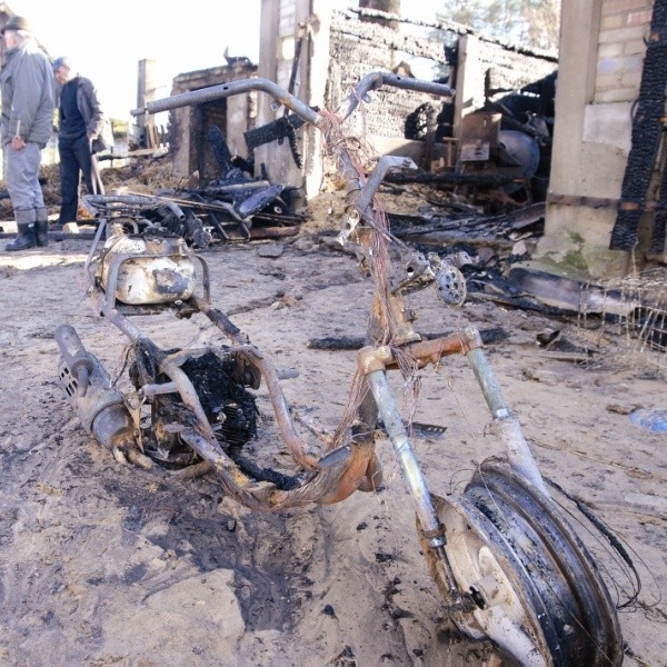 W pożarze spłonęła część życiowego dobytku Klimiuków, w tym nowy skuter.