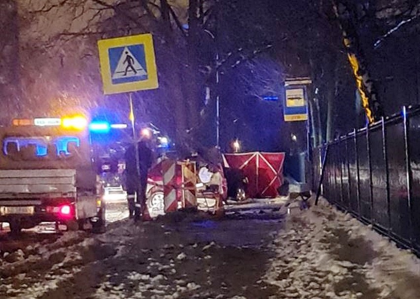 Wypadek w Sosnowcu na ulicy Baczyńskiego. Samochód uderzył w...