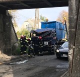 Kolizja na ulicy Traugutta w Opolu. Ciężarówka nie zmieściła się pod wiaduktem