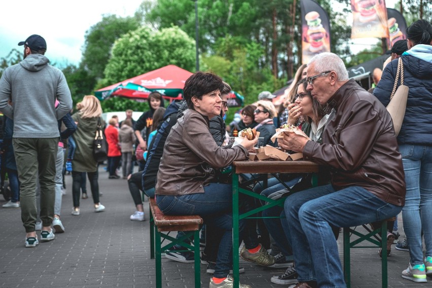 Festiwal Smaków Food Trucków i Ostrołęcki Festiwal Browarów Kraftowych. 21-23.08.2020 na plaży miejskiej. Zdjęcia