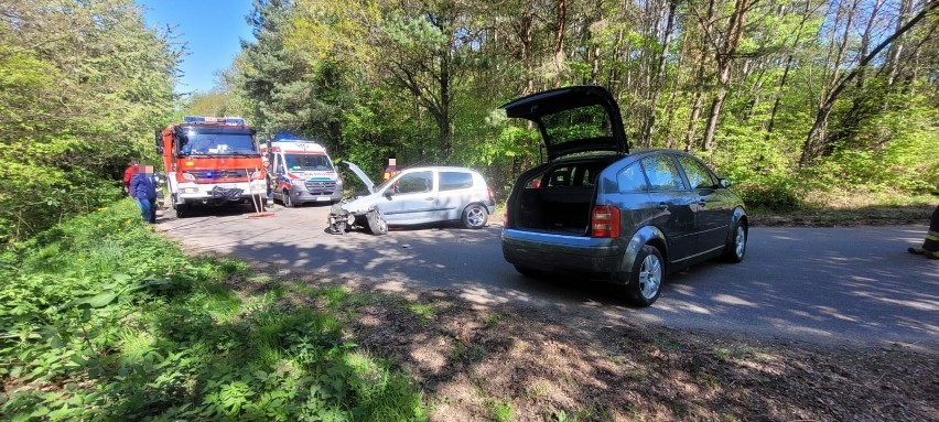 Wypadek w Bliznem z udziałem dwóch samochodów osobowych. Do szpitala trafiły trzy osoby [ZDJĘCIA]