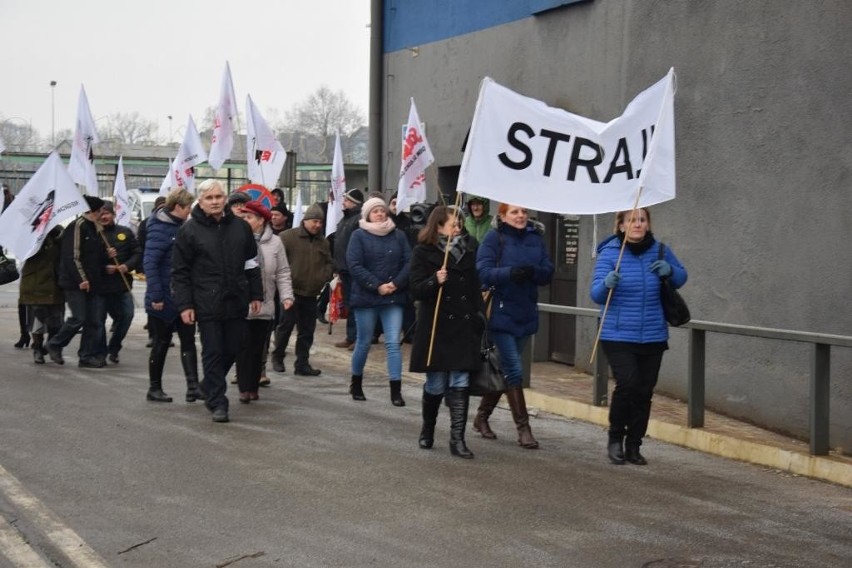 Zawiercie: Pracownicy pikietowali przed odlewnią [WIDEO, ZDJĘCIA]