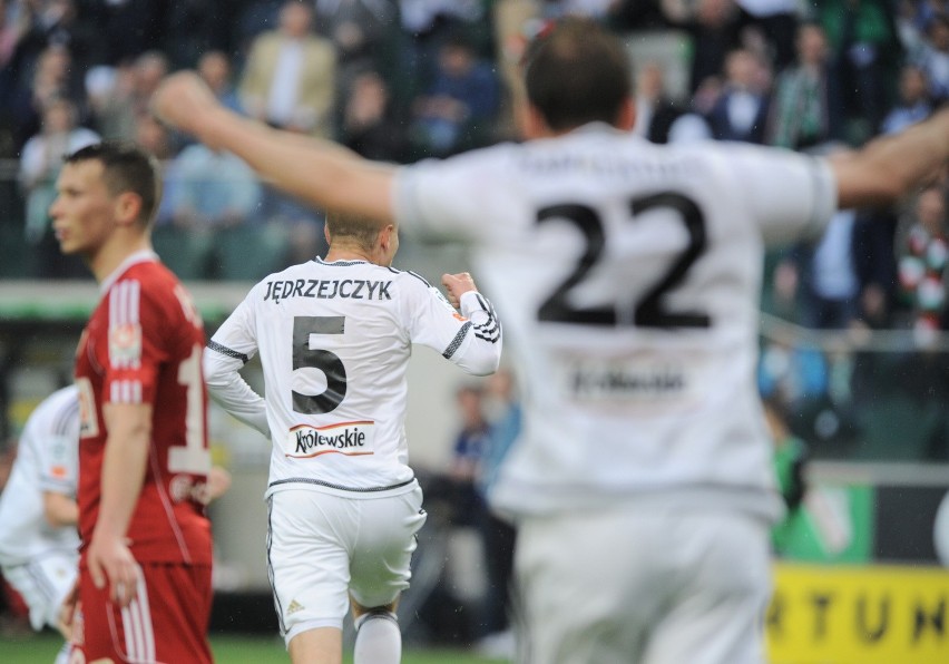 Legia Warszawa rozbiła Piasta Gliwice 4:0 i jest o krok od...