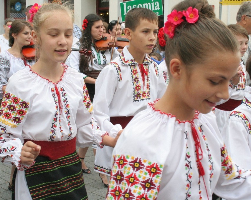 XVI Jarmark Jaszczurczy i Międzynarodowe Spotkania z Folklorem "Barwy Folkloru" w Chełmnie [zdjęcia]