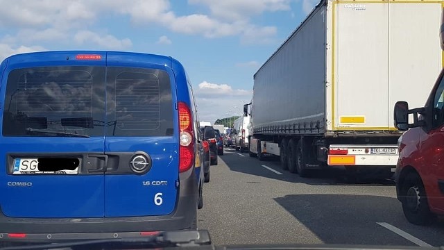 Po zdarzeniu na autostradzie utworzył się sporej długości korek.