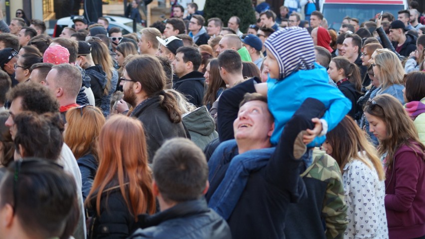 Rybnik oszalał! Dzikie tłumy na koncercie Miuosha i O.S.TR.