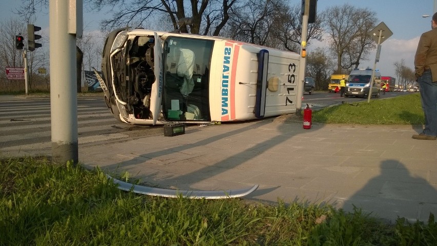 Wypadek na ul. Brzezińskiej. Policja ujęła sprawcę z bmw [ZDJĘCIA, FILM]