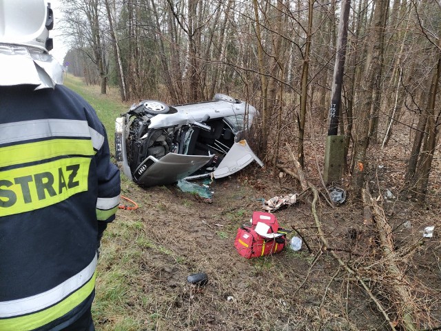 Wypadek w Połańcu. Kierowca był uwięziony w rozbitym samochodzie | Echo Dnia  Świętokrzyskie