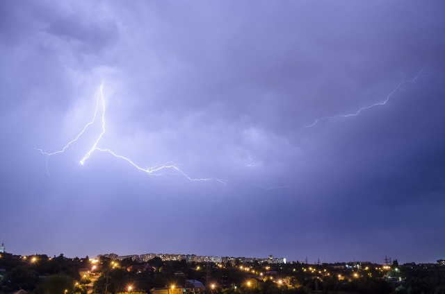 W sobotę, 31 lipca, przez województwo śląskie mają przejść burze