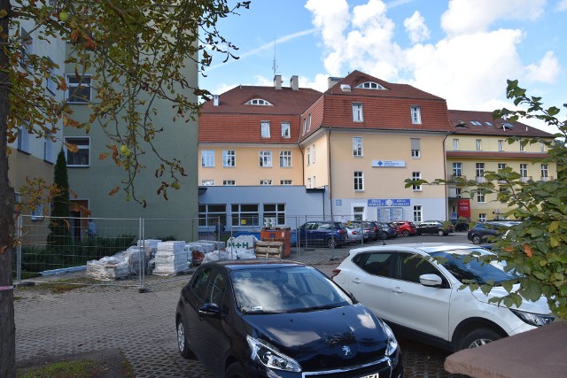 Zakończyła się budowa łącznika w Powiatowym Centrum Zdrowia w Kluczborku. Znajduje się w nim centralna rejestracja, a także główne wejście do szpitala.