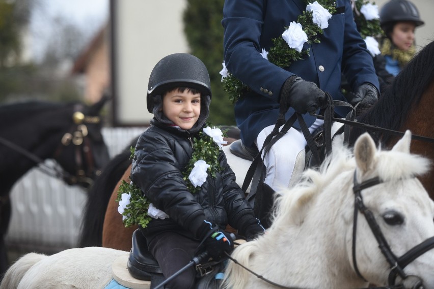 Procesja konna w Ostropie Wielkanoc 2015