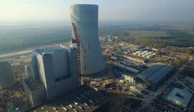 W Świerżach Górnych pod Kozienicami działa obecnie największa polska elektrownia opalana węglem kamiennym, działa też jeden z najnowocześniejszych zbudowanych kilka lat temu bloków energetycznych.