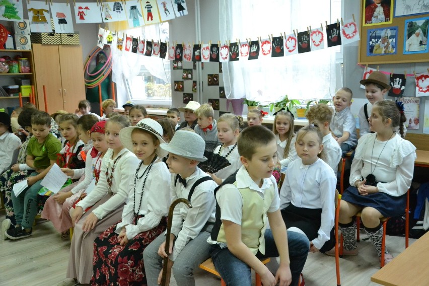 W Szkole Podstawowej nr 5 w Lipnie uczniowie klasy II b urządzili klasowe muzeum 