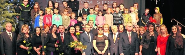 Na spotkaniu w Europejskim Centrum Bajki w Pacanowie podsumowano pierwszy etap pilotażu "Schematom STOP!&#8221; - dla rodzin wielodzietnych z powiatu buskiego.