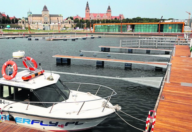 Port Jachtowy w Szczecinie za 42 miliony już (prawie) gotowyCzęść wodna Portu Jachtowego jest gotowa. Cumowanie na razie za darmo. W tle budynek bosmanatu, który czeka na odbiory 