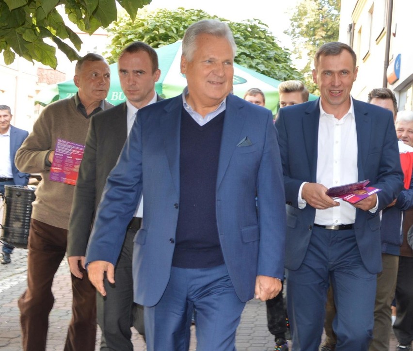 Wybory parlamentarne 2019. Aleksander Kwaśniewski, były prezydent RP w Łowiczu [ZDJĘCIA]