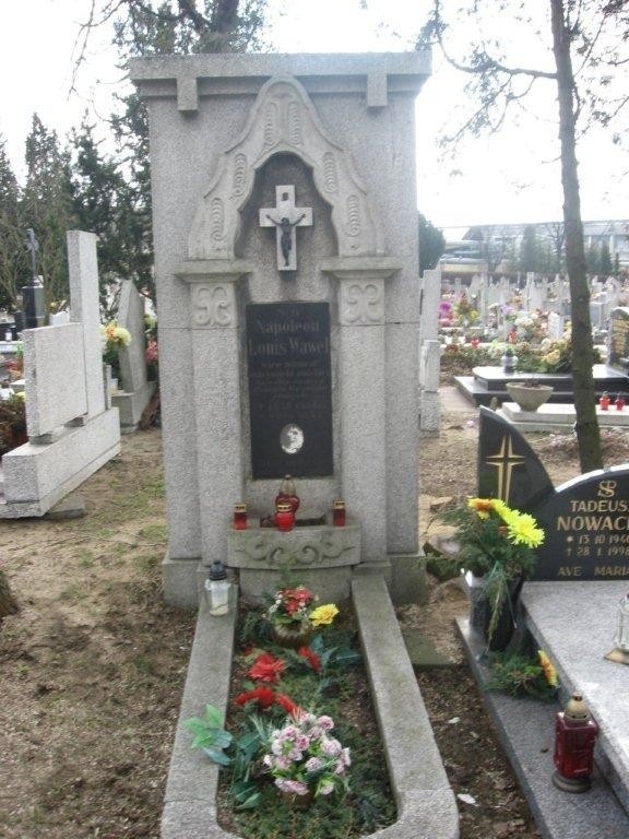 Na małym cmentarzu wojskowym, przy ul. Ludwikowo 2, znajduje...
