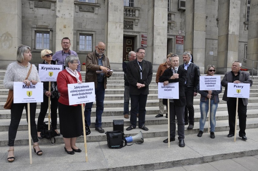 Wrocław: Protest pod urzędem. Ludzi mało, bo utknęli w korku (ZDJĘCIA, FILM)