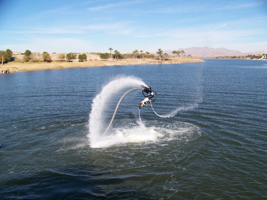 Poznań: Pokazy flyboardu nad Jeziorem Maltańskim 