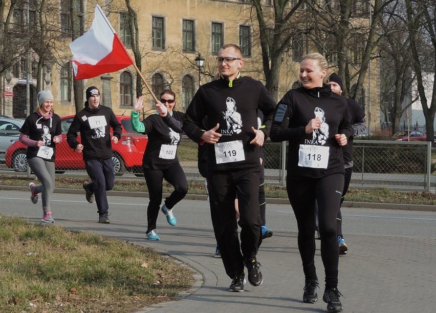 Bieg Tropem Wilczym w Inowrocławiu. Ku pamięci Żołnierzy Wyklętych [zdjęcia, wideo]