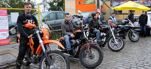 Fani jednośladów sezon motocyklowy żegnają w szczecińskim klubie "Karoseria" przy ul. Krzywoustego.