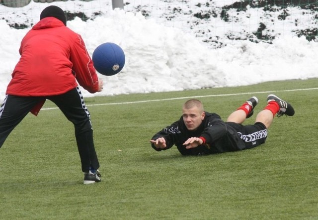 Kamil Kuzera trenował w czwartek indywidualnie z trenerem Mariuszem Skutą.