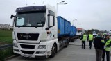 Inspekcja Transportu Drogowego kontrolowała ciężarówki z odpadami na pograniczu Mazowsza i województwa świętokrzyskiego. Posypały się kary 