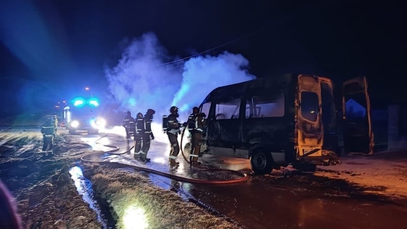 Pożar samochodu dostawczego w Rząśniku, 22.01.2020. Zdjęcia