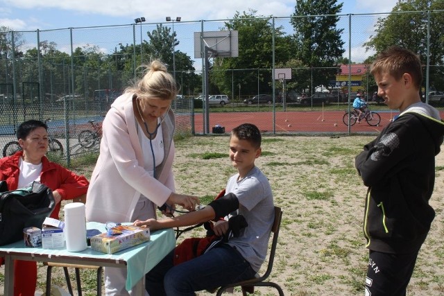 Przy tych szaleństwach dobrze było sprawdzić ciśnienie pod okiem Agnieszki Skiby i Bożeny Lorbieckiej