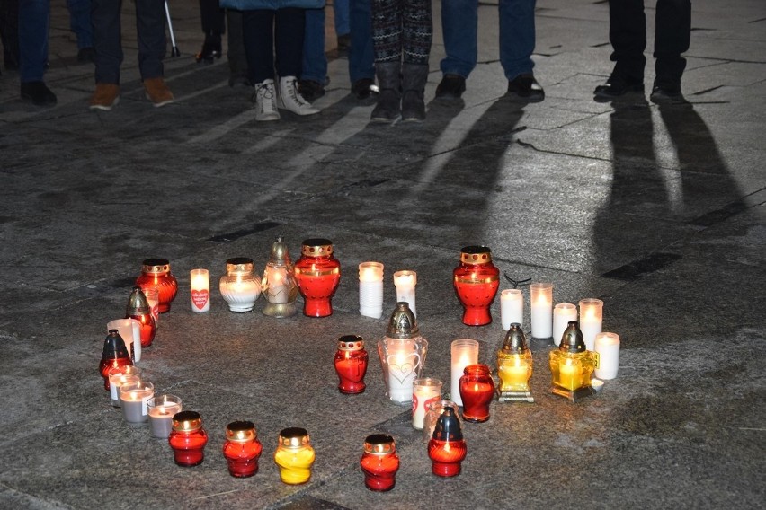 Nowy Sącz. Sądeczanie upamiętnili zmarłego Pawła Adamowicza prezydenta Gdańska [ZDJĘCIA]