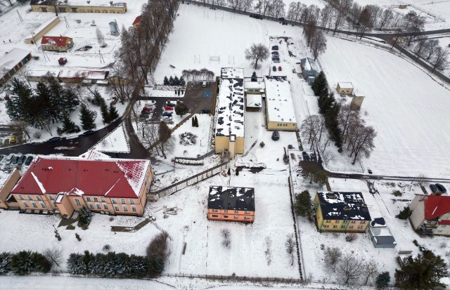 Tak w tej chwili prezentuje się stan budowy amfiteatru, łącznika i miniobserwatorium astronomicznego przy Zespole Szkół i Placówek w Chwałowicach.