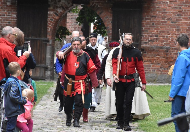 W niedzielę (23 lipca) już tradycyjnie podczas Oblężenia odbyła się rycerska msza święta. Asystę honorową zapewnili rekonstruktorzy historii specjalizujący się w kusznictwie.
