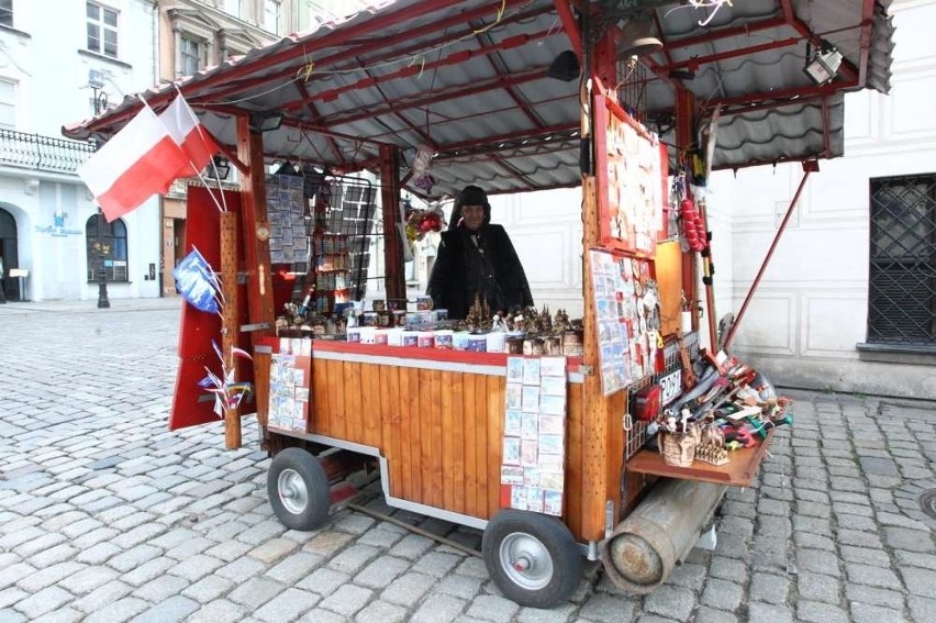 Zbigniew Wiżegł od lat sprzedaje balony na Starym Rynku