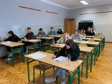 Matura 2023 z języka polskiego. Maturzyści z liceum w Iłży mierzyli się z egzaminem w nowej formule