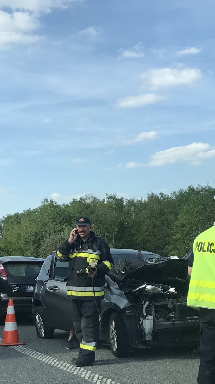W zderzeniu na autostradzie A1 brały udział trzy samochody
