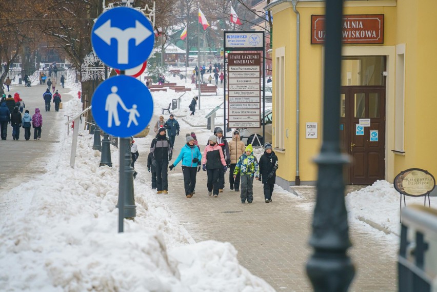 Krynica-Zdrój pełna turystów. Takich tłumów na "sądeckich Krupówkach" dawno nie było