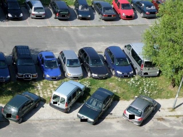 Tak parkują w niedzielę autodranie przy ul. Chmielnej w Zielonej Górze