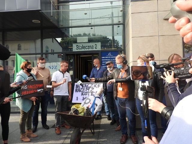 Protest rolników przed siedzibą PiS w Białymstoku