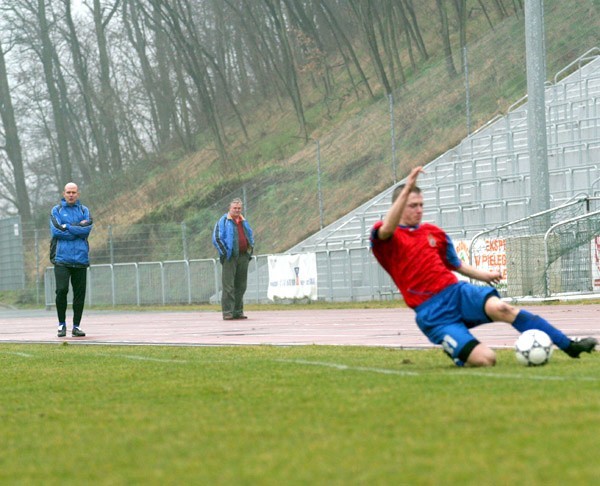 W ostatnim meczu sparingowym przed rundą wiosenną, pilkarze...